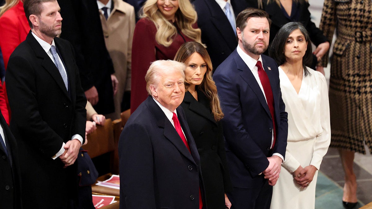 O presidente dos EUA, Donald Trump, sua esposa Melania, vice -presidente dos EUA, JD Vans, ingressou no Dia do Serviço de Oração Nacional com sua esposa EUA, Tiffany Trump e Eric Trump