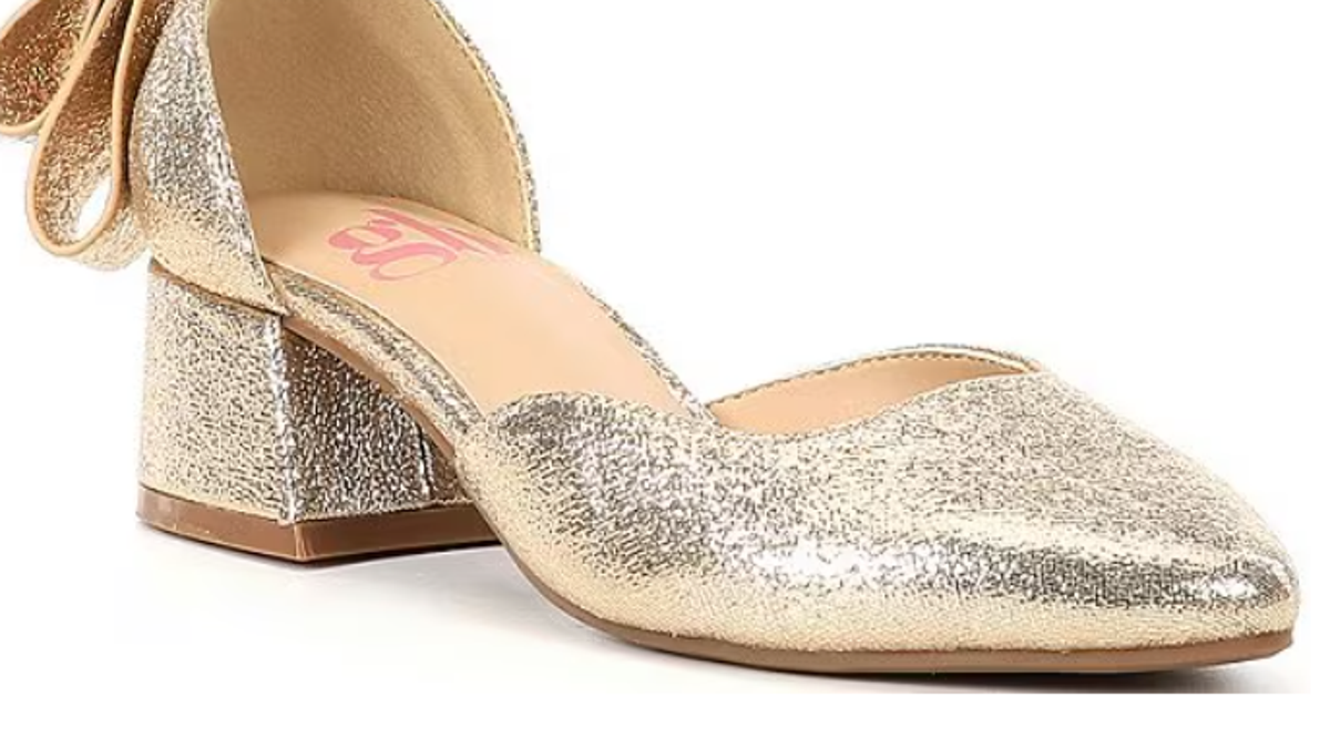 These shoes feature a perfect block heel for small feet.