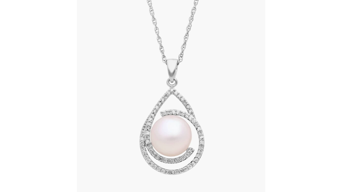 A twist on a classic pearl necklace. 