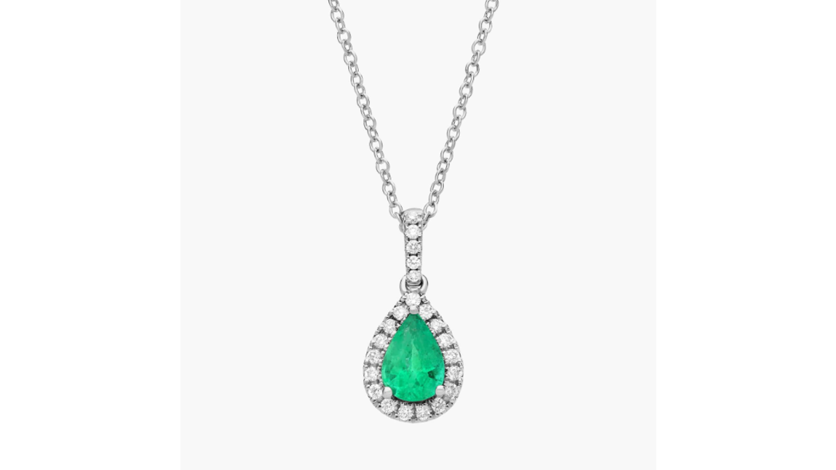 This emerald necklace is a real statement. 