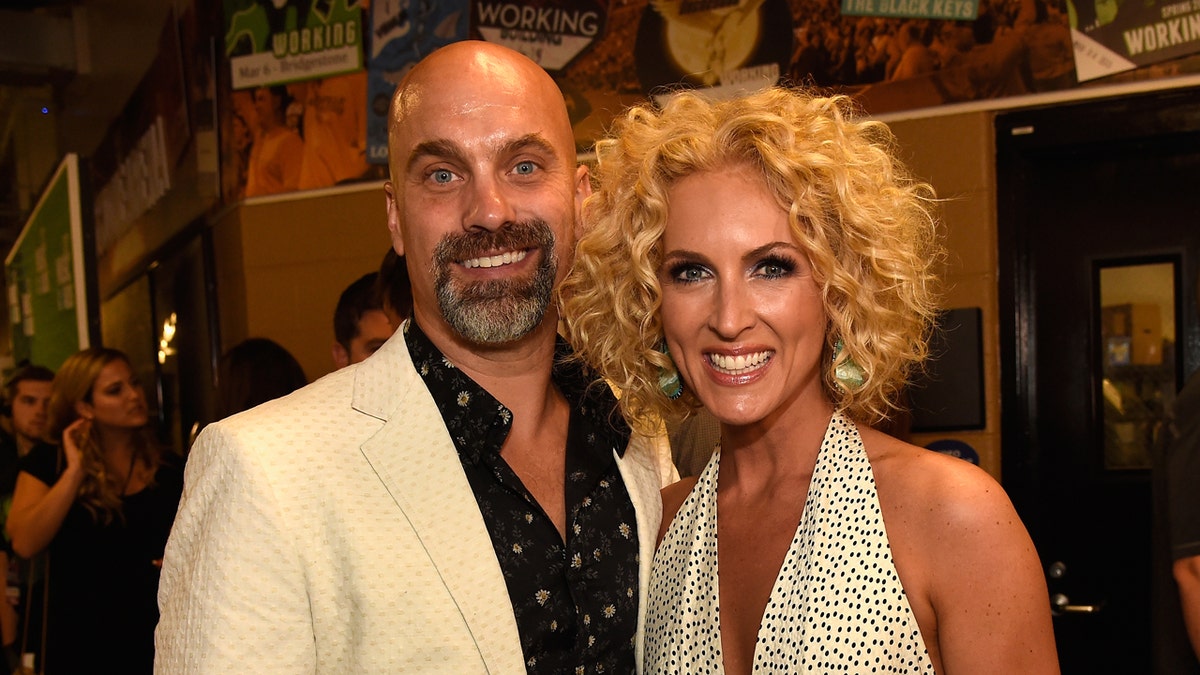 Steve Schlapman and wife Kimberly pose for photo at 2015 CMTs