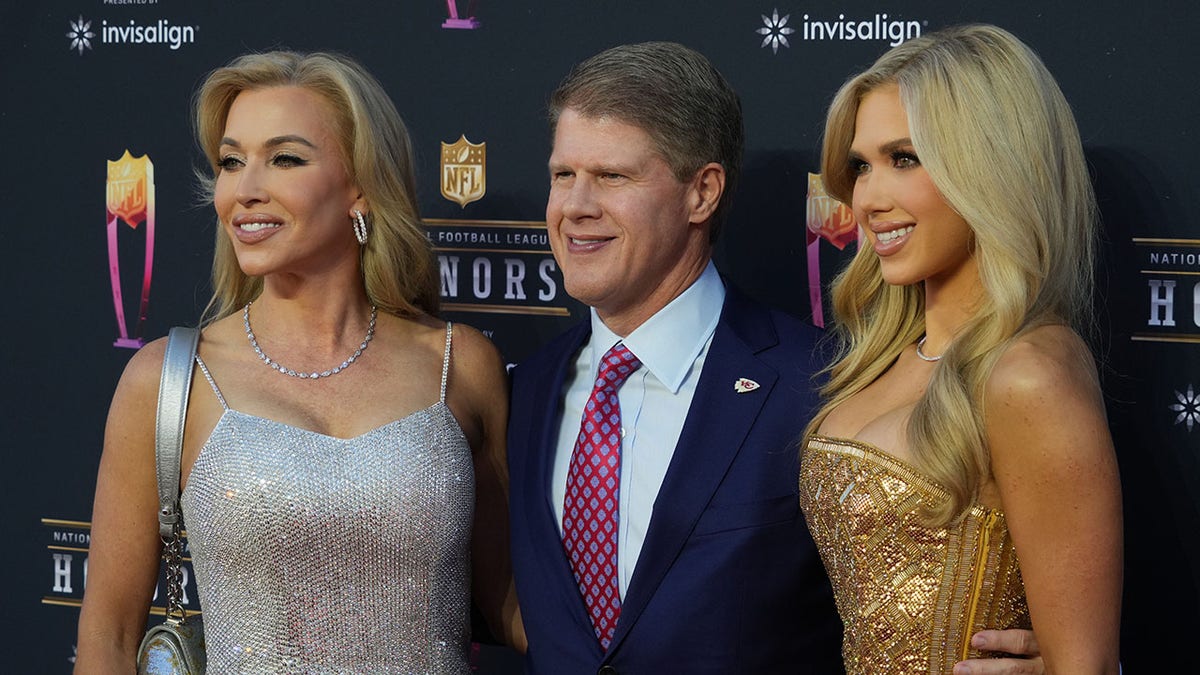 Tavia Hunt, Clark Hunt and Gracie Hunt on red carpet