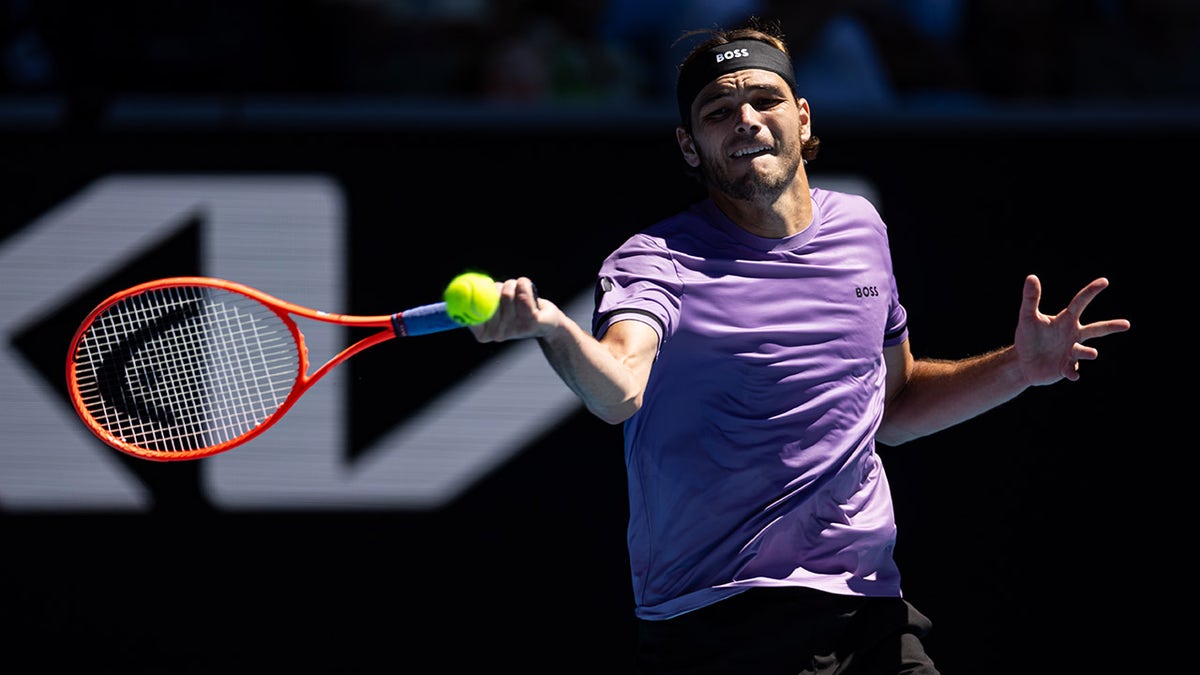 Taylor Fritz hits forehand