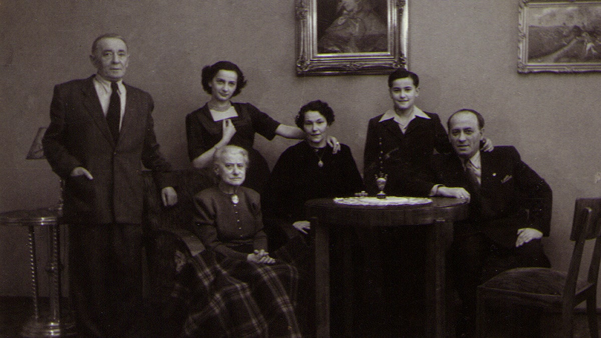 The Horowitz Family survivors, Szachne, Sabina, Niusia, Regina, Ryszard and Dawid. Kraków, Poland. 