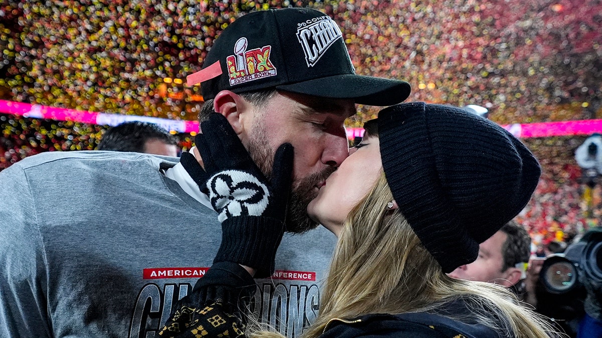 Travis Kelce and Taylor Swift kiss