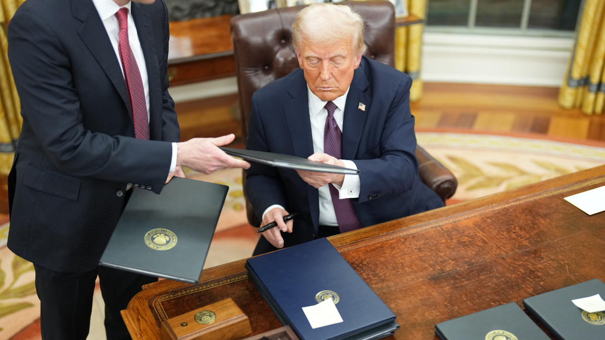  President Donald Trump signs a bid    of enforcement  orders astatine  the White House connected  January 20, 2025, successful  Washington, DC. (Photo by Jabin Botsford /The Washington Post via Getty Images)