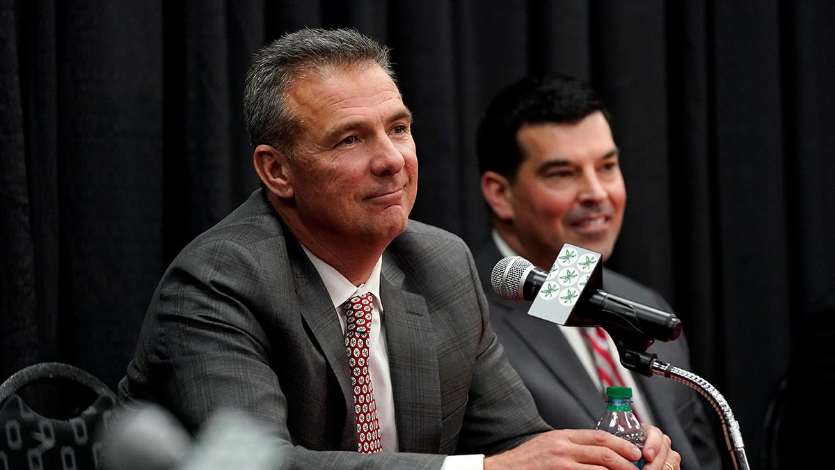 Urban Meyer astatine  a property   conference