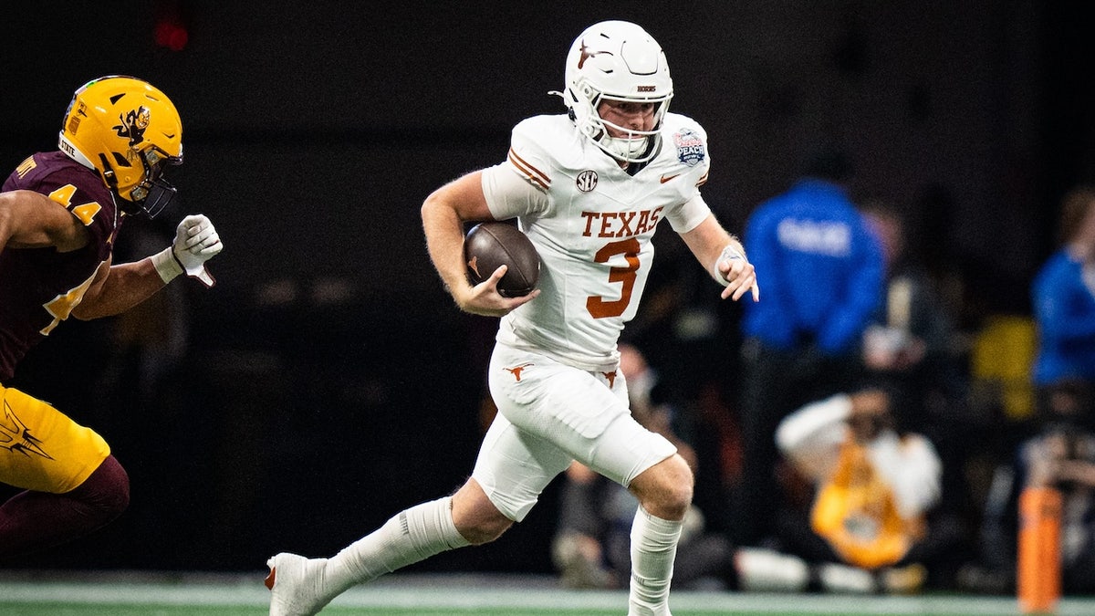 El mariscal de campo de los Texas Longhorns, Quinn Ewers 