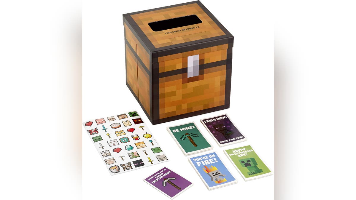 Build a Minecraft box with your child.