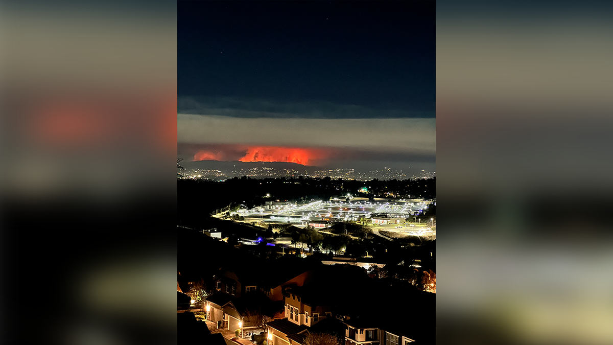 Bryan Akers view of Palisades Fire from the Hurst Fire