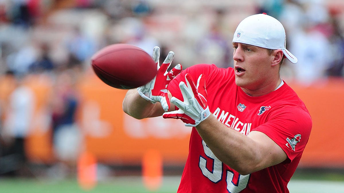 JJ Watt warming up