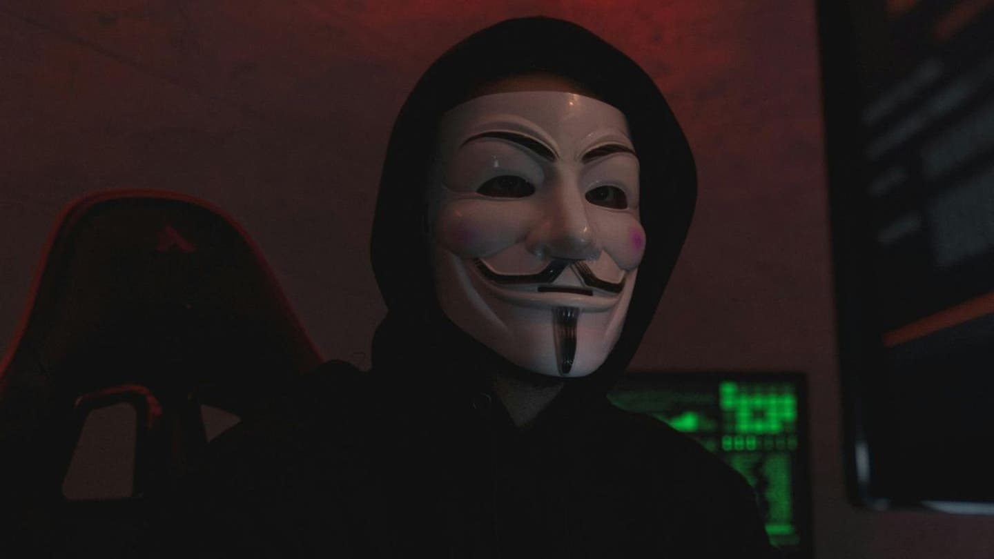 2 outsmart hackers who are out to steal your identity