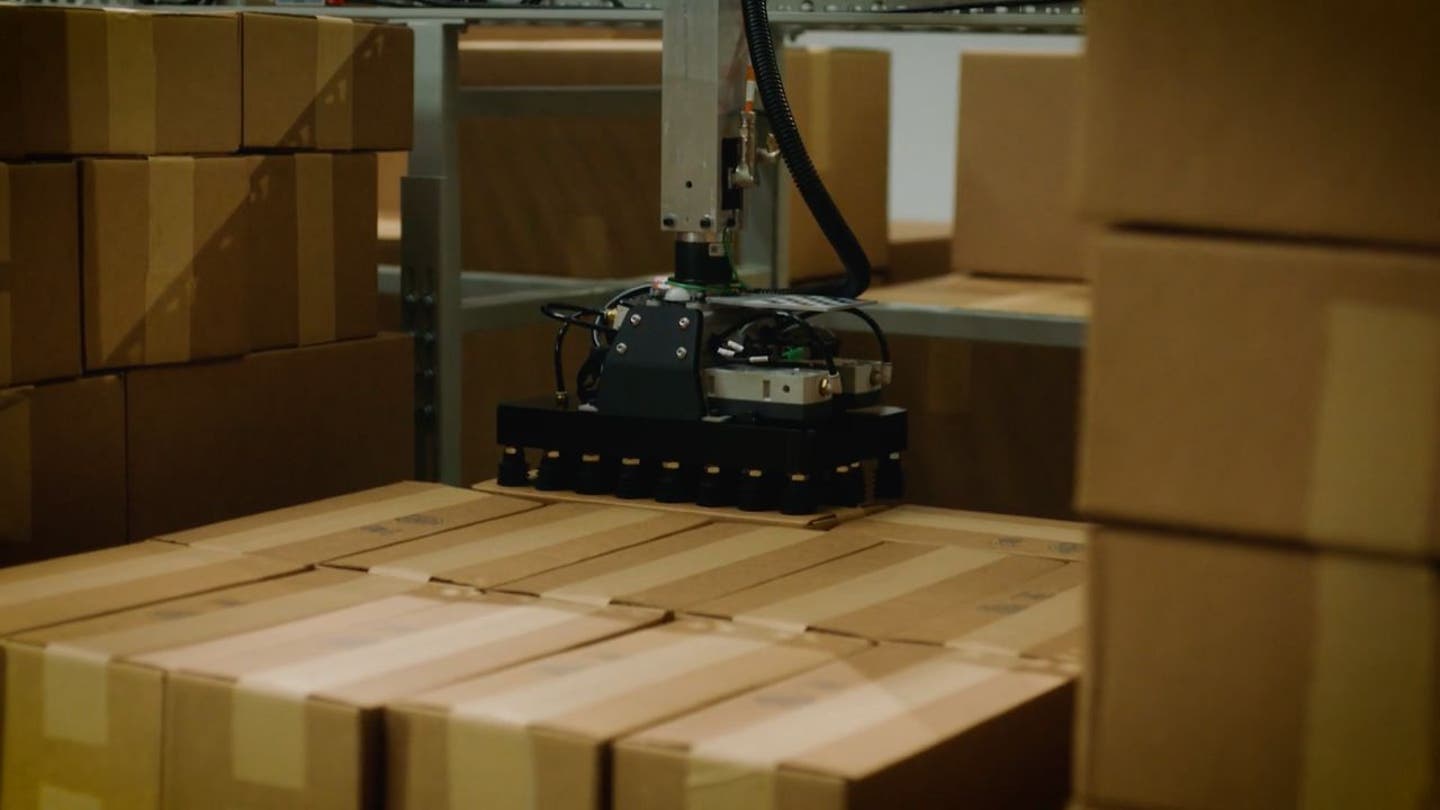 3 this warehouse robot uses ai to play real life tetris to handle more than ever before