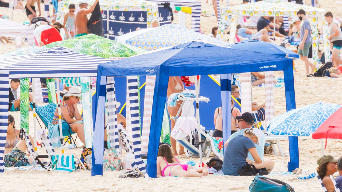 Debate over utilizing seashore cabanas at common journey vacation spot prompts prime minister to weigh in Debate over utilizing seashore cabanas at common journey vacation spot prompts prime minister to weigh in