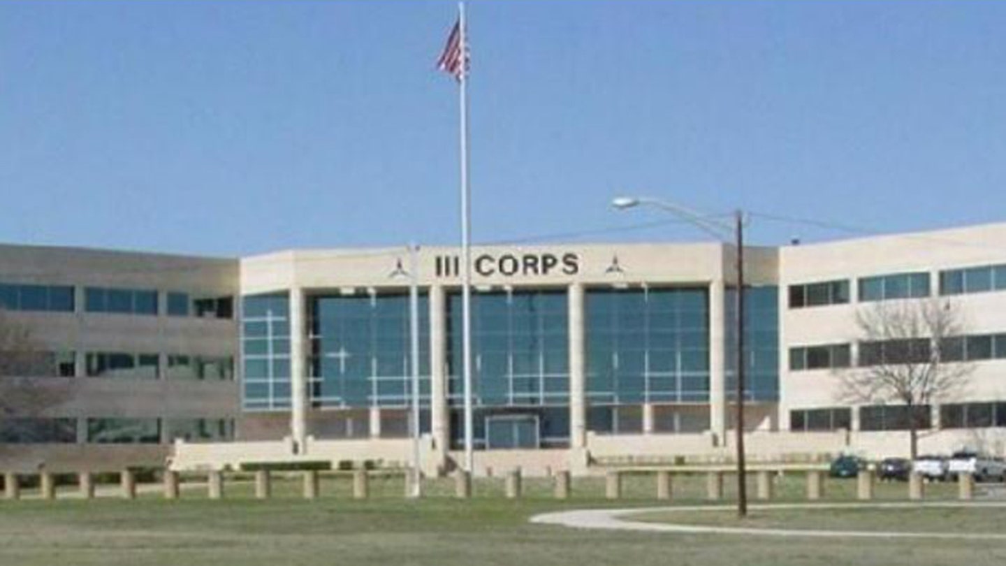 iii-corps-hq اتهام جندي بالجيش الأمريكي باختراق سجلات هاتف ترامب وهاريس
