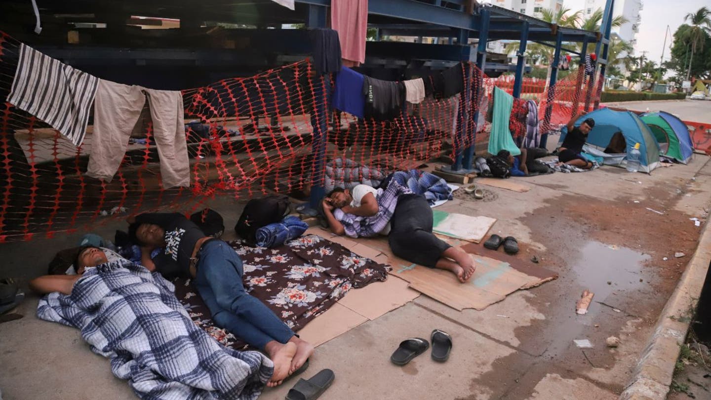 migrant caravan sleeping