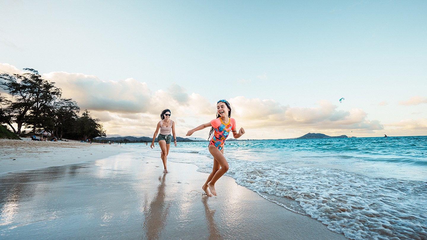 mother and daughter in hawaii