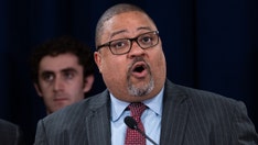 Alvin Bragg blows out Democratic challenger in Manhattan DA primary