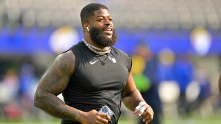Jared Verse, el defensive end de los Rams, enloquece a la multitud con su reacción al oír la voz del periodista