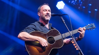 Singer Dave Matthews pauses concert to condemn ICE 'a--holes' for Houston death - Fox News