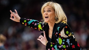 Two players ejected after shoving fiasco, LSU's Kim Mulkey slaps clipboard in chippy college basketball game