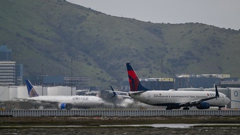 FAA investigating after United, Delta flights nearly collide before landing at Phoenix airport