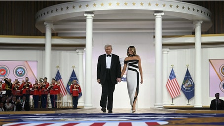 Melania organiza una proyección repleta de estrellas en la Casa Blanca antes del estreno de tu película.