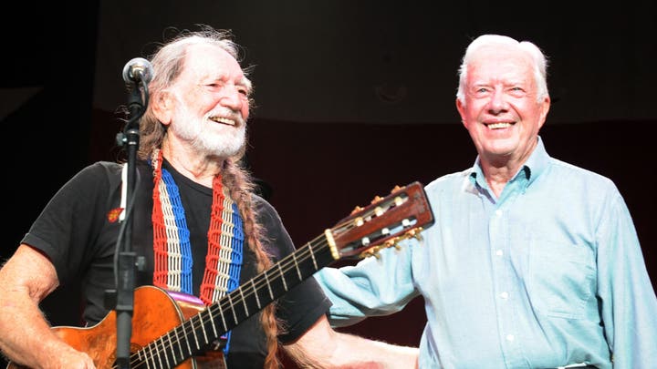 Lyle Lovett credits Willie Nelson with ‘freedom of thought’ in country music