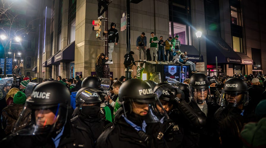 Eagles fans celebrate on Broad Street after team's NFC title win