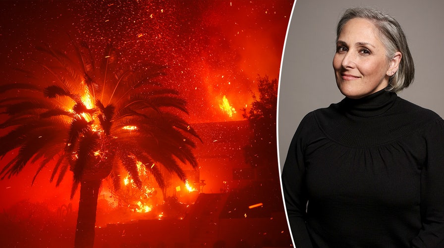 Pacific Palisades Fire engulfs homes on mountain