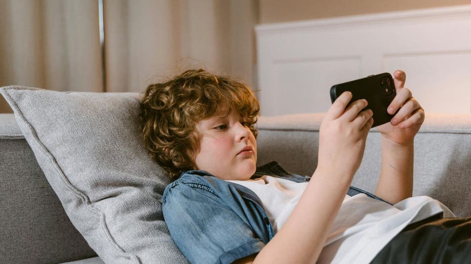 5 phone safety tips every parent should know