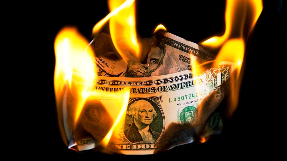 burning money - WTX News Breaking News, fashion & Culture from around the World - Daily News Briefings -Finance, Business, Politics & Sports News