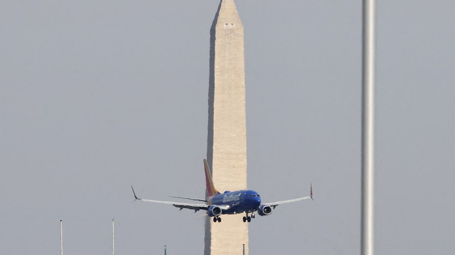 Two planes do 'go-arounds' to avoid military helicopter near Reagan Washington National Airport