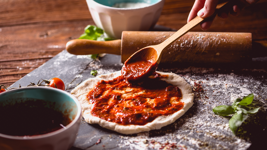 Make delicious pizza with the help of these 12 tools and accessories