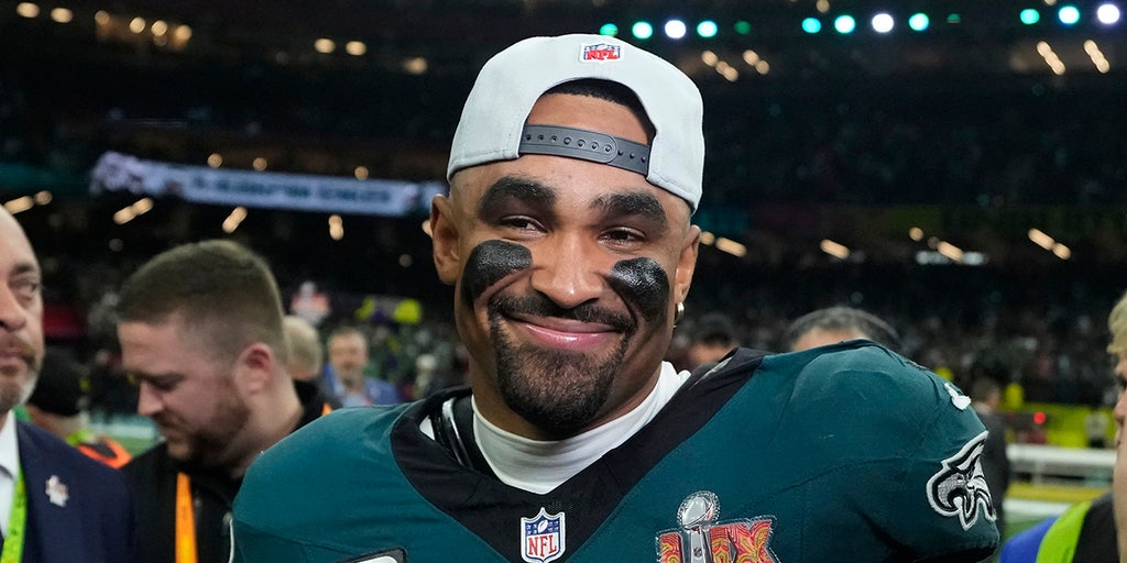 5eec950d-jalen-hurts3.jpg?ve=1