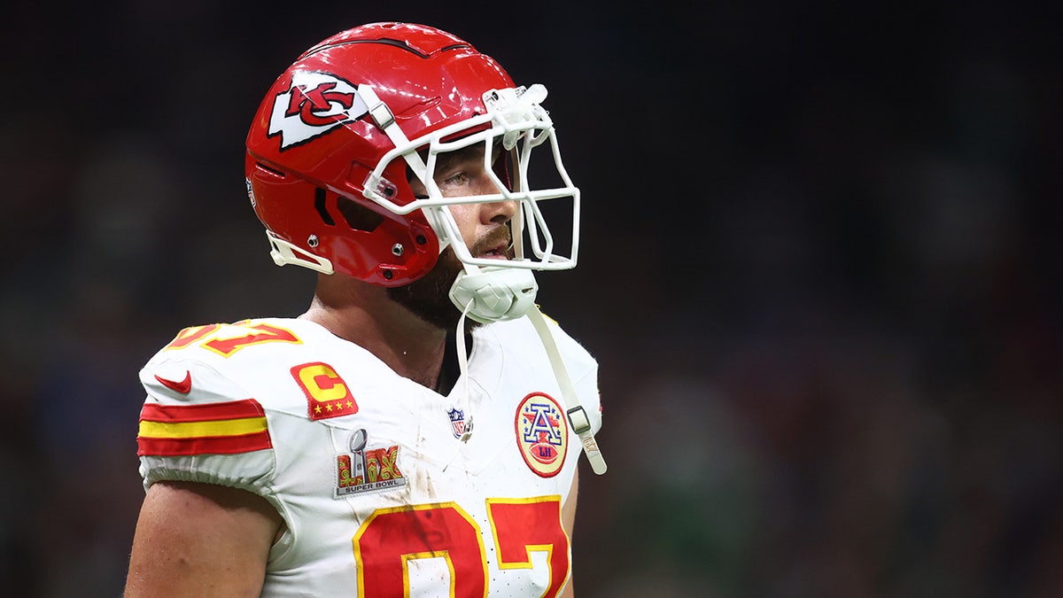 Travis Kelce reacts