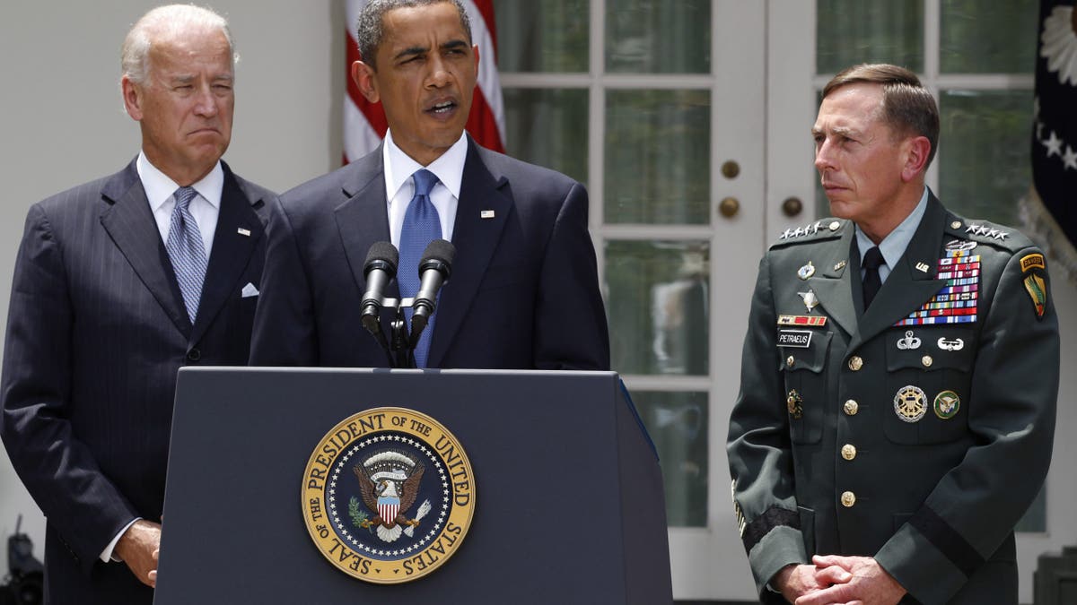 Obama and Petraeus in Afghanistan