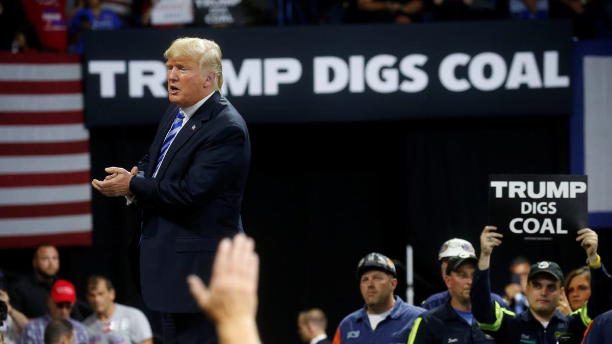 Trump rallies in Charleston (Reuters)