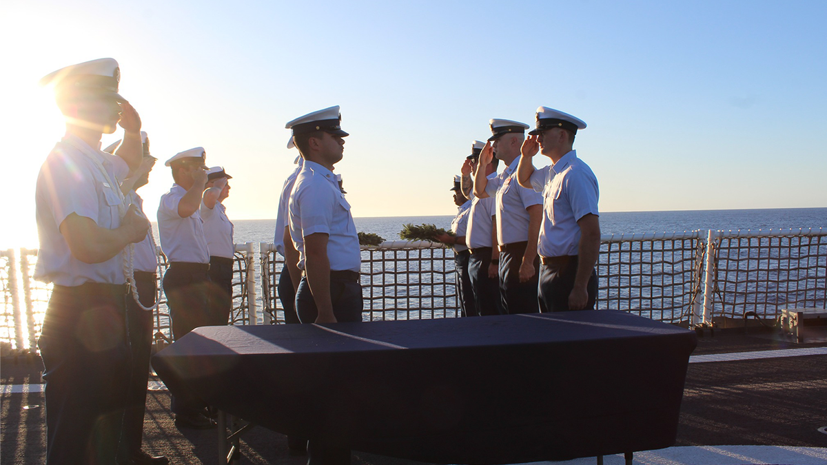 The crew was assigned to the U.S. Coast Guard Knives Waesche (WMSL 751) in the Memorial Cordon, the captain, the little crew member, the little third-level Travis'Obie' Obendorf said that he served in Waesche in 2013. Remember and celebrate the crew of the beloved crew who sacrificed their lives to serve others.