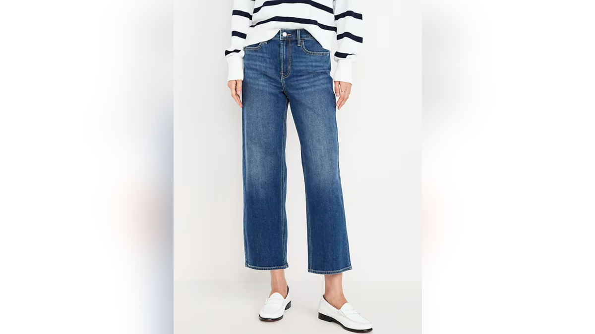 These Wow cropped jeans are a spring must-have, offering a light, airy look that allows you to show off your favorite slip-on sneakers.