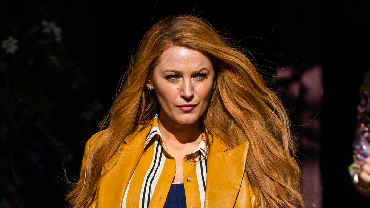 Blake Lively Walks di New York City