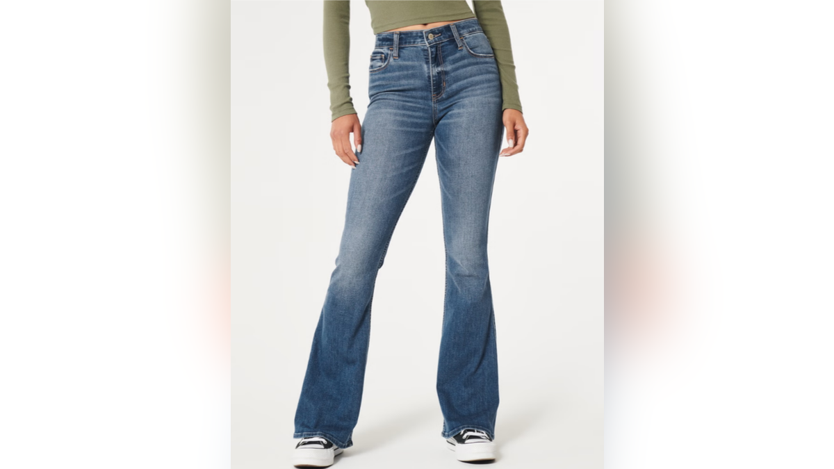 These Hollister jeans have a slight flare at the knee that expands towards the ankle, creating a flattering hourglass shape.