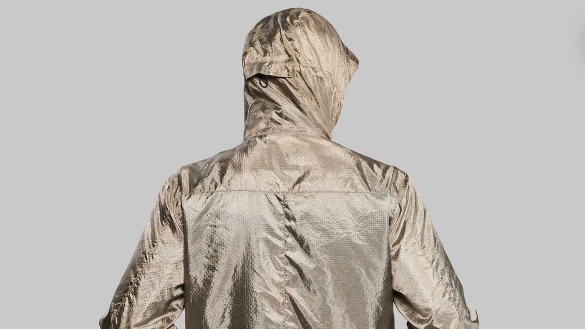 Stealth tracksuit shields you from infrared cameras and electromagnetic signals