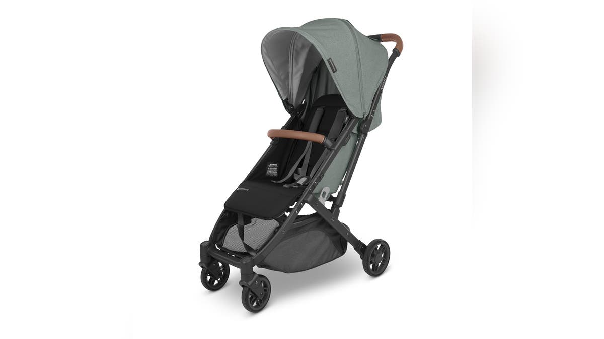 Lightweight and compact stroller