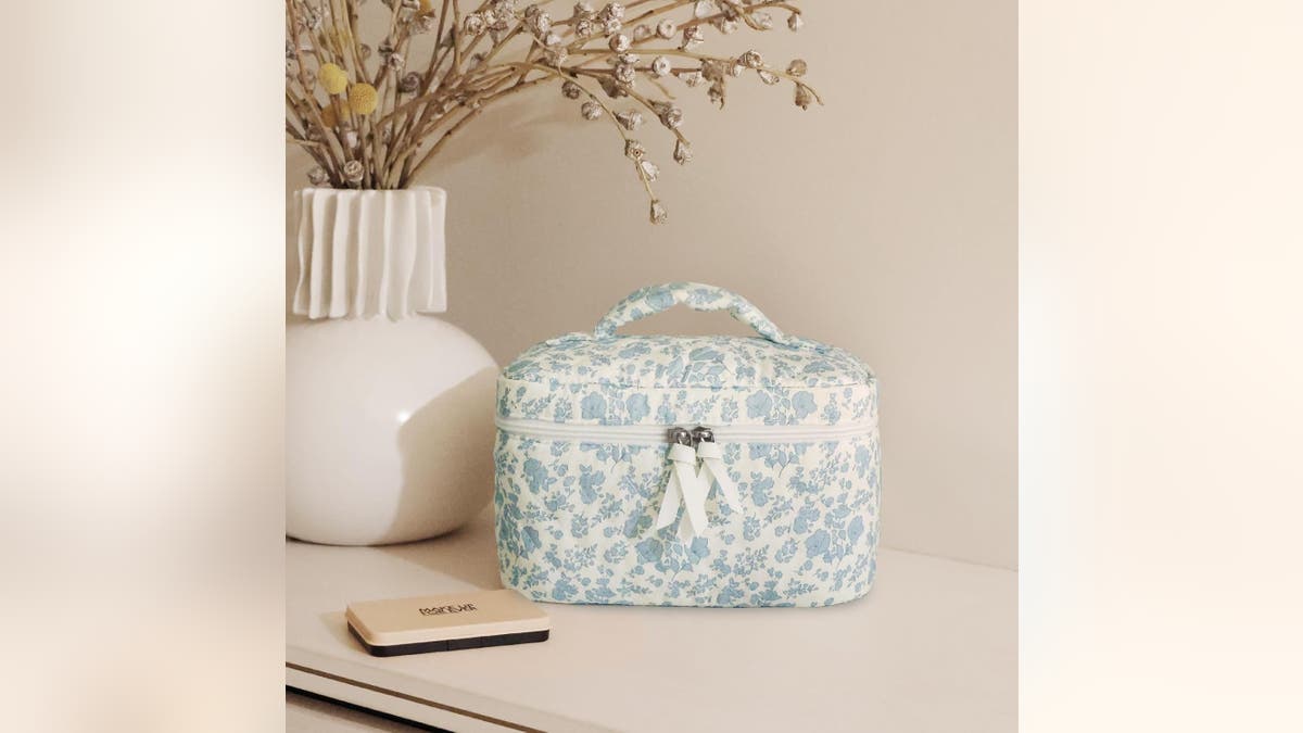 Store all your makeup in this beautiful makeup bag. 