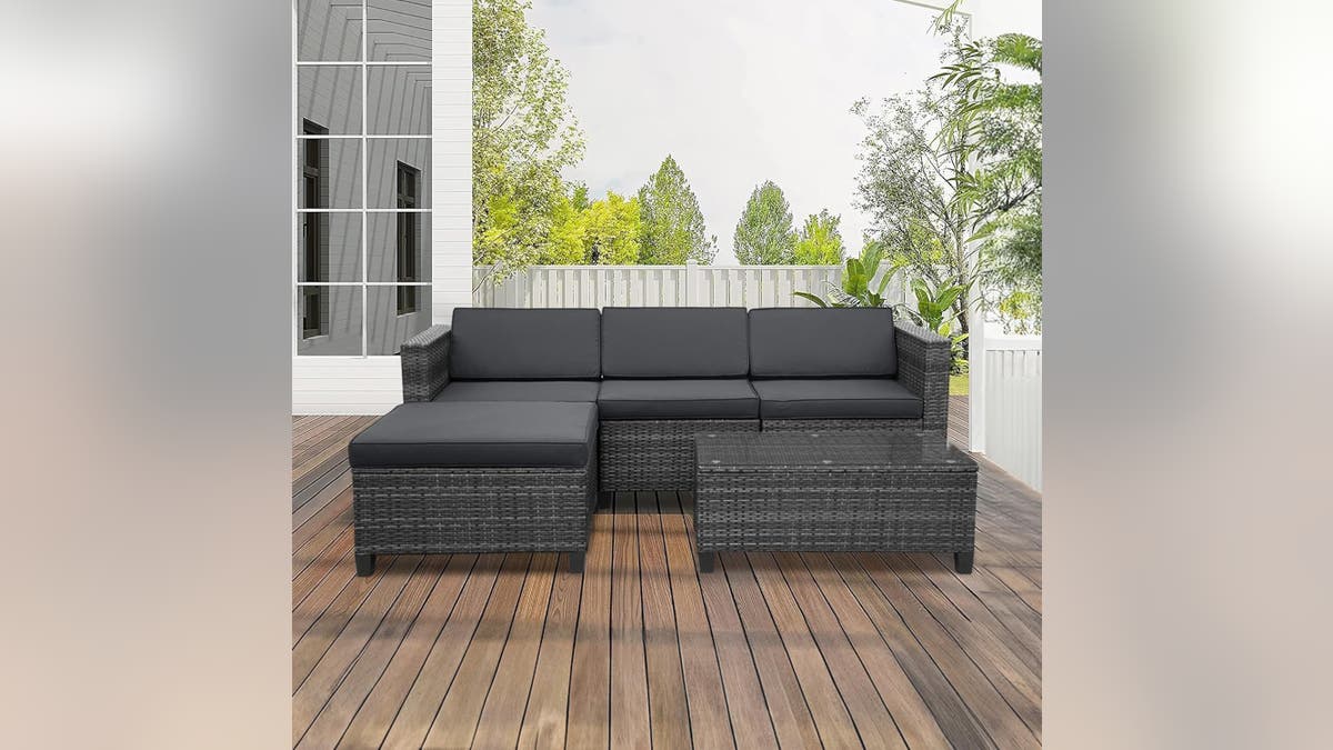 Relax in style with this moveable outdoor sectional.?