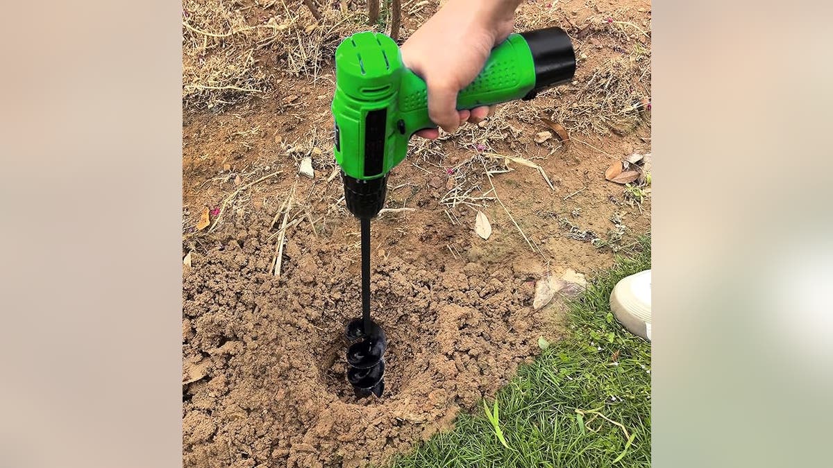 Easily plant bulbs with this auger drill bit.?