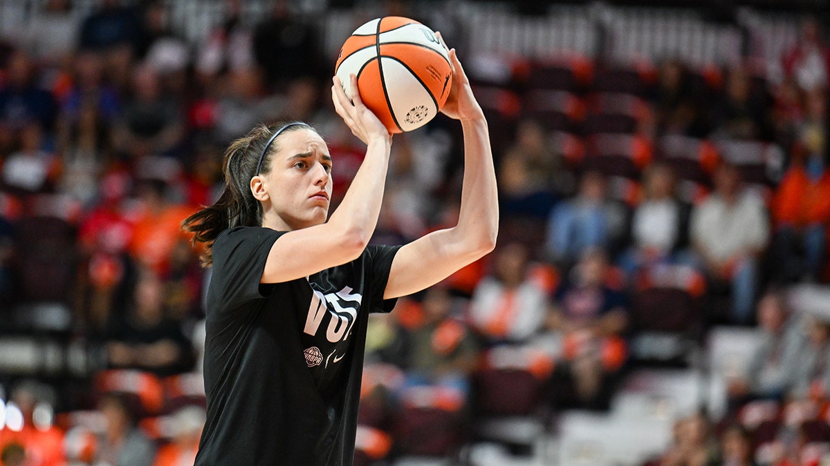 Caitlin Clark contract: Agent says Fever star among WNBA players who need  raise | Fox News