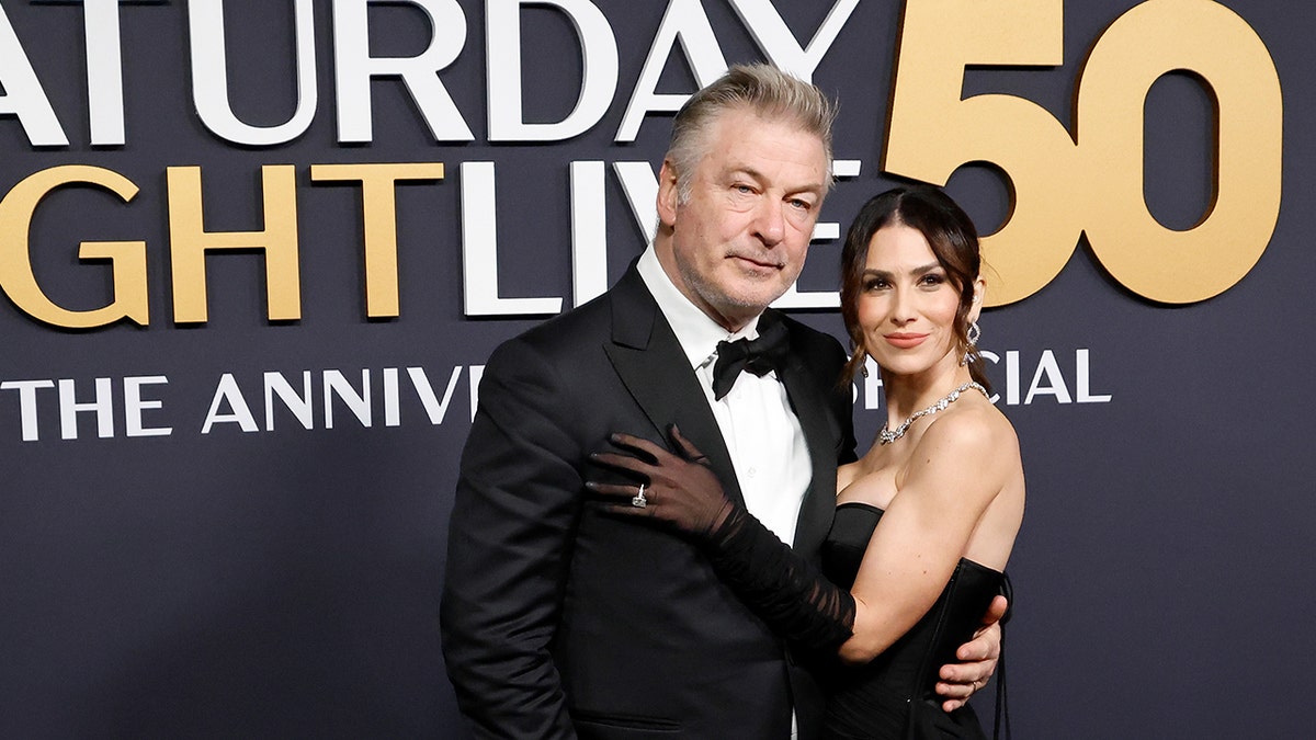 Allec Baldwin poses on the red carpet with his wife Hilaria Baldwin.