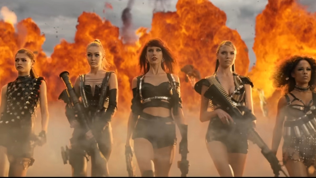Zendaya, Gigi Hadid, Taylor Swift, Martha Hunt y Serayah en el vídeo musical de "Bad Blood